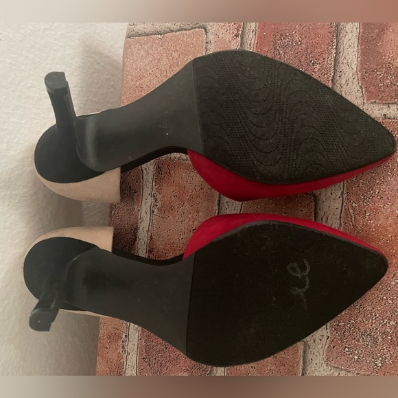 Color block heels never worn. Tan red black (multi color) suede material. - Picture 4 of 5